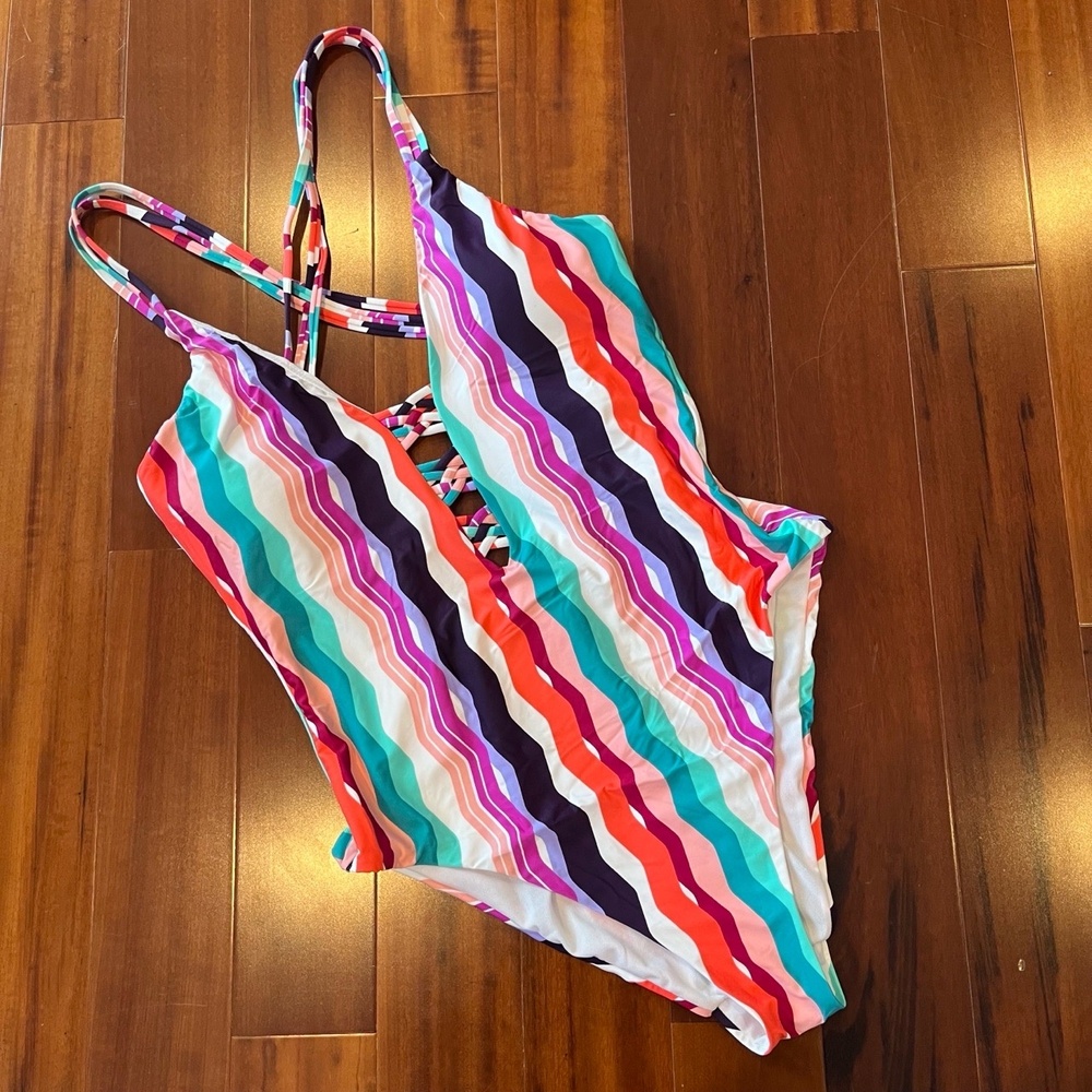New NWT Bar III Multicolor Swimsuit Criss-Cross Waves One-Piece Swim Size Large